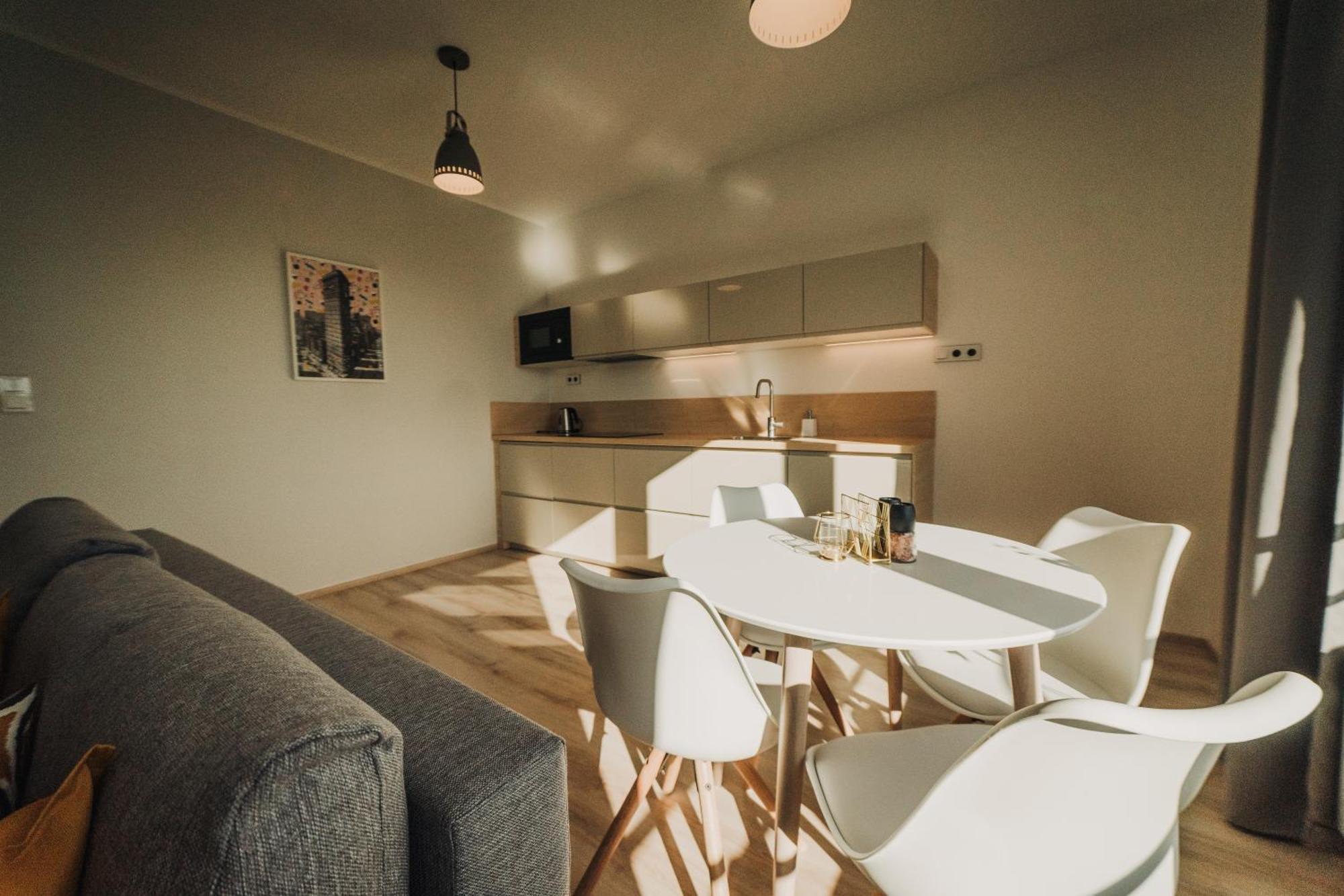 Citybeat Apartments, 400M From The Square Plzeň Buitenkant foto